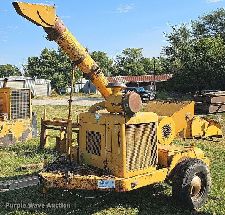 image for item DQ1125 Wood Chuck 3324D  wood chipper