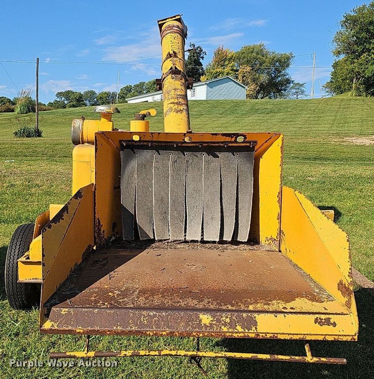 image for item DQ1125 Wood Chuck 3324D  wood chipper