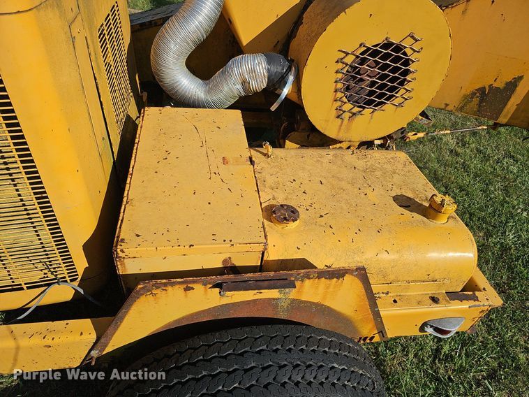 image for item DQ1125 Wood Chuck 3324D  wood chipper