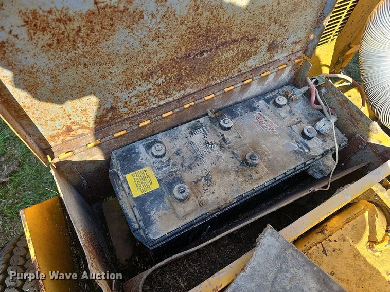 image for item DQ1125 Wood Chuck 3324D  wood chipper