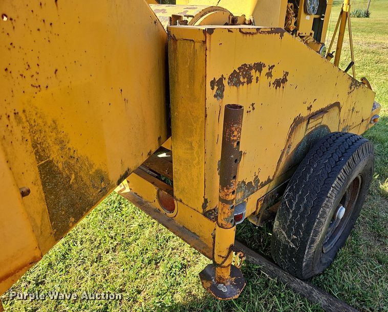 image for item DQ1125 Wood Chuck 3324D  wood chipper