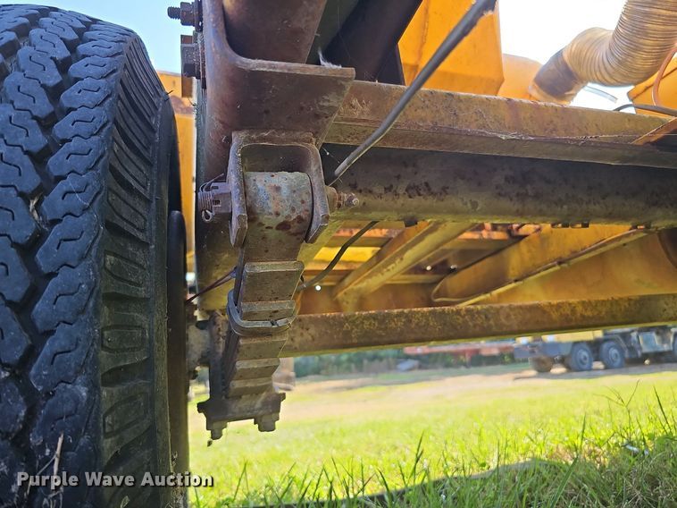 image for item DQ1125 Wood Chuck 3324D  wood chipper