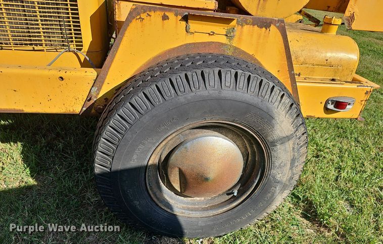 image for item DQ1125 Wood Chuck 3324D  wood chipper