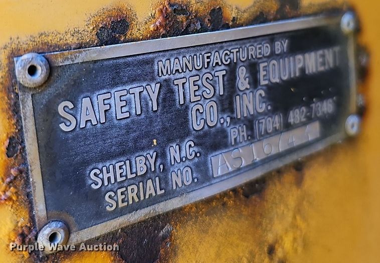 image for item DQ1125 Wood Chuck 3324D  wood chipper