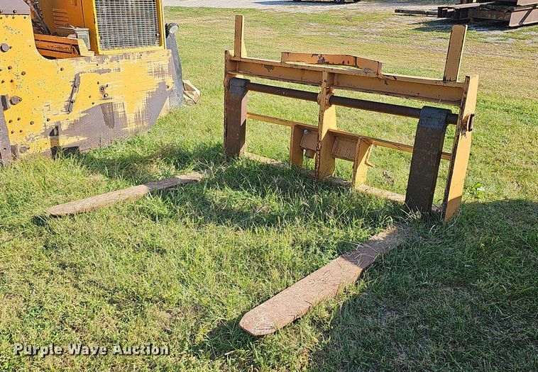 image for item DQ1126 Arrow  60" L wheel loader forks