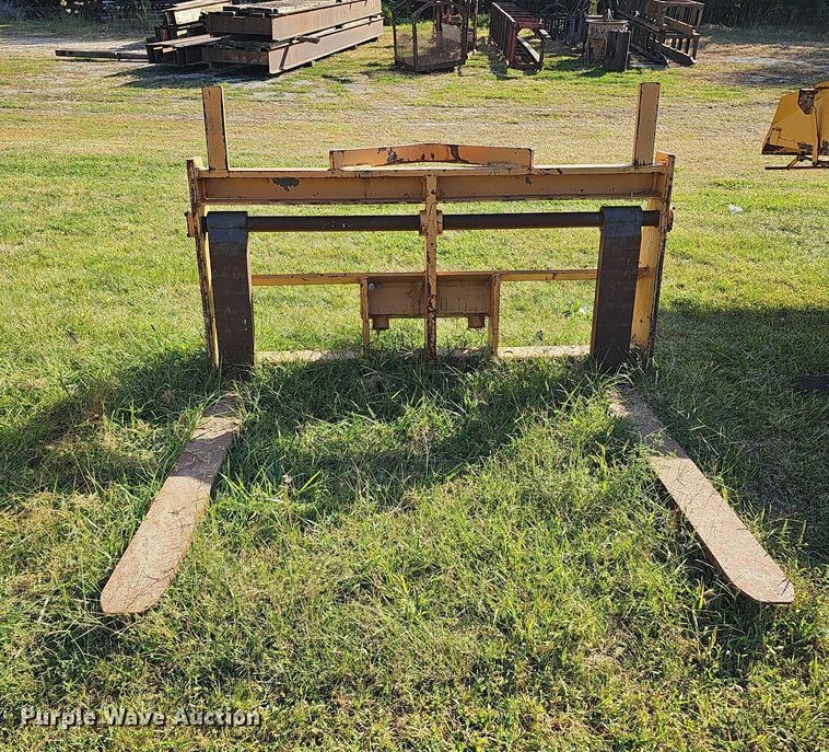 image for item DQ1126 Arrow  60" L wheel loader forks