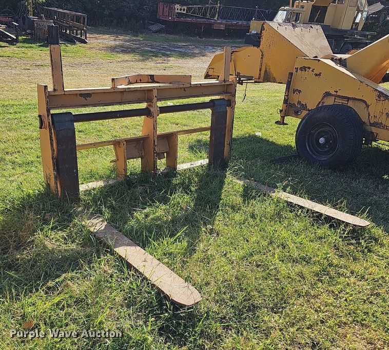 image for item DQ1126 Arrow  60" L wheel loader forks