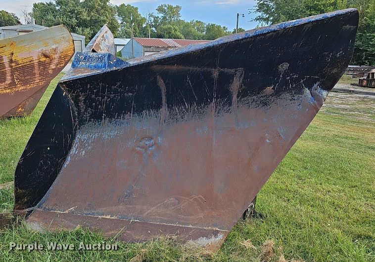 image for item DQ1128 Balderson BV11  wheel loader V-plow