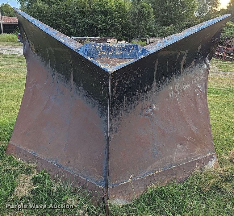 image for item DQ1128 Balderson BV11  wheel loader V-plow