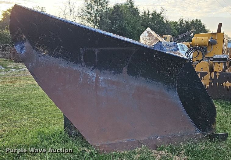 image for item DQ1128 Balderson BV11  wheel loader V-plow