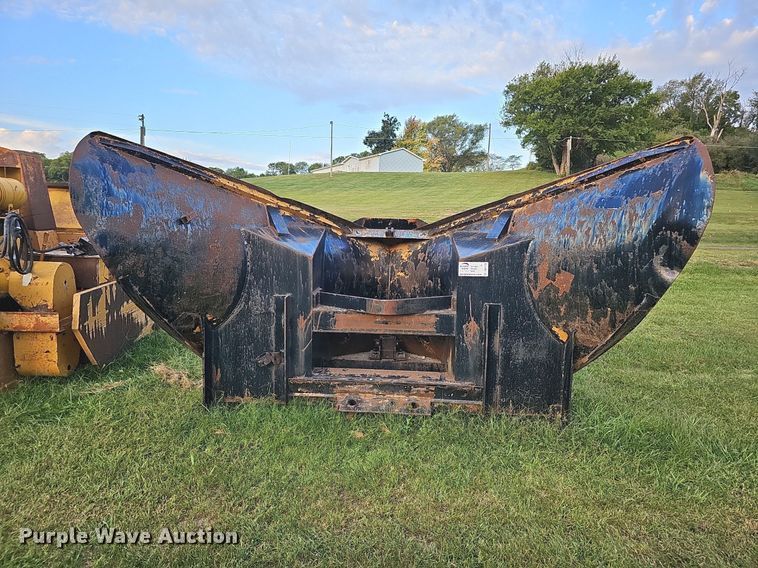 image for item DQ1128 Balderson BV11  wheel loader V-plow