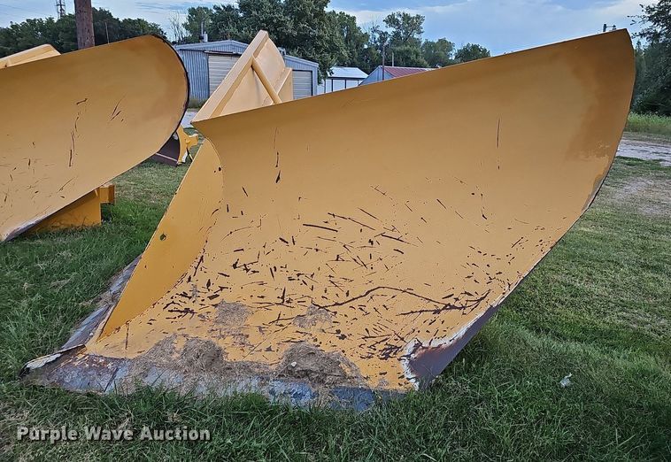 image for item DQ1130 Henke  V-plow