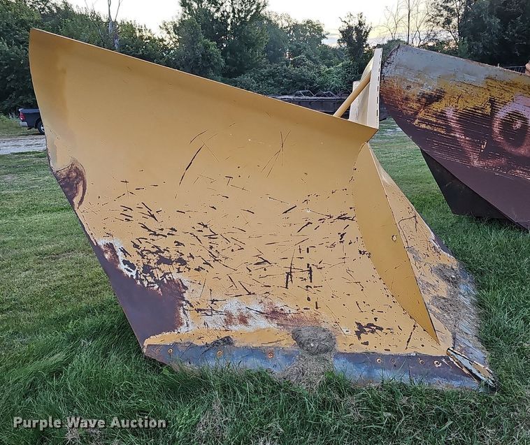 image for item DQ1130 Henke  V-plow