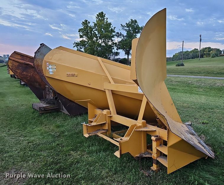 image for item DQ1130 Henke  V-plow
