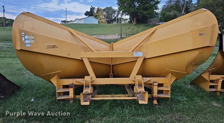 image for item DQ1130 Henke  V-plow