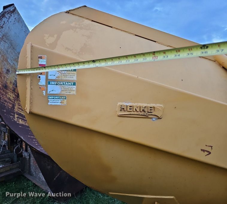 image for item DQ1130 Henke  V-plow