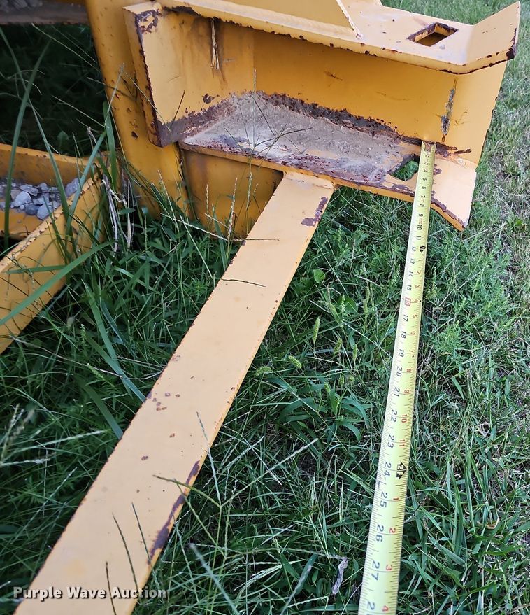 image for item DQ1130 Henke  V-plow