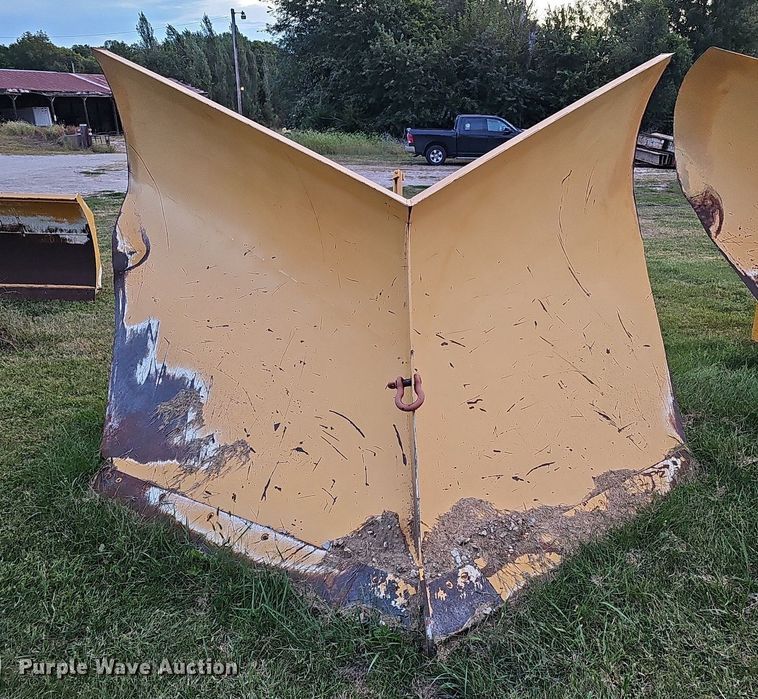 image for item DQ1131 Henke  V-plow