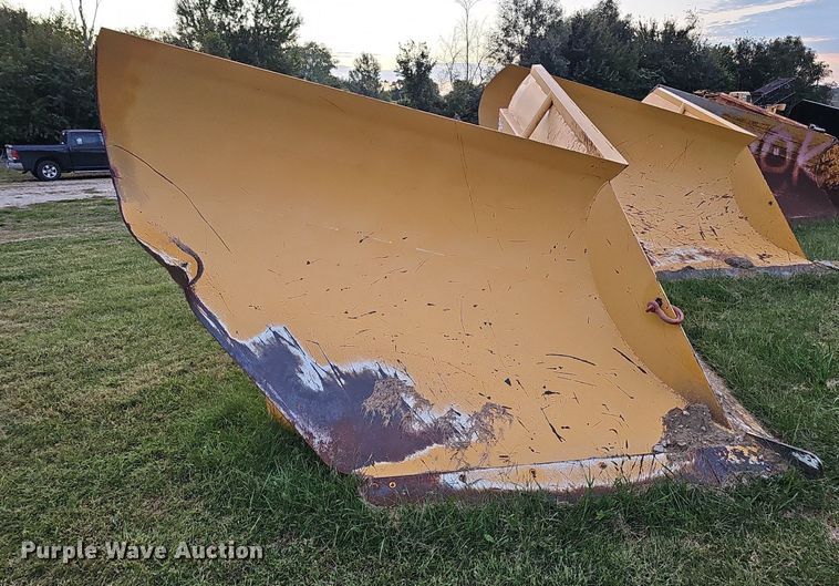 image for item DQ1131 Henke  V-plow