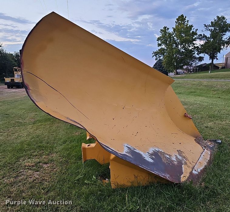 image for item DQ1131 Henke  V-plow