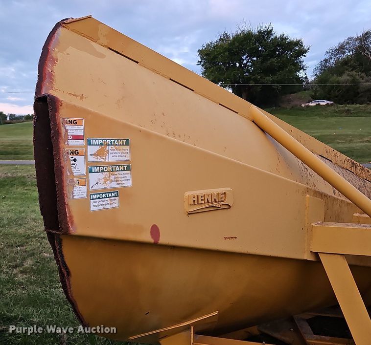 image for item DQ1131 Henke  V-plow