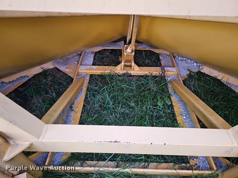 image for item DQ1131 Henke  V-plow