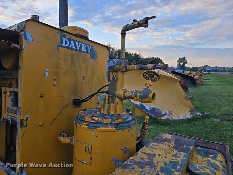 image for item DQ1132 1973 Davey Compressor Co. 14M250 RPV  air compressor