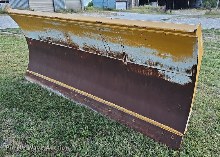 image for item DQ1133 Henke  96"W snow plow