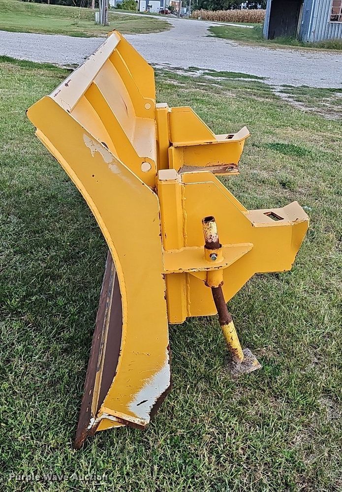 image for item DQ1133 Henke  96"W snow plow