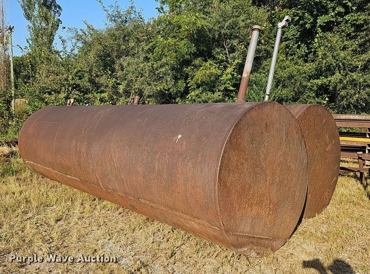 image for item DQ1136 (2) fuel tanks