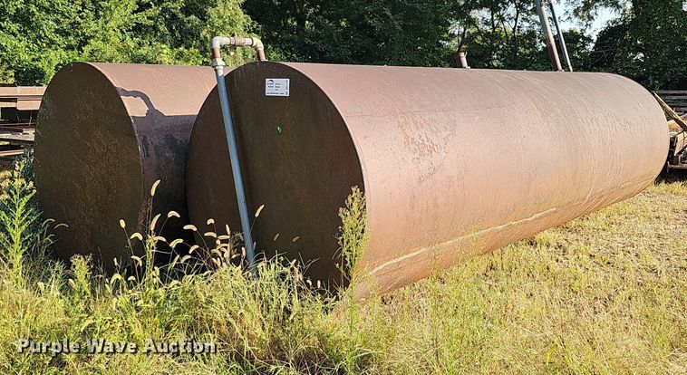 image for item DQ1136 (2) fuel tanks