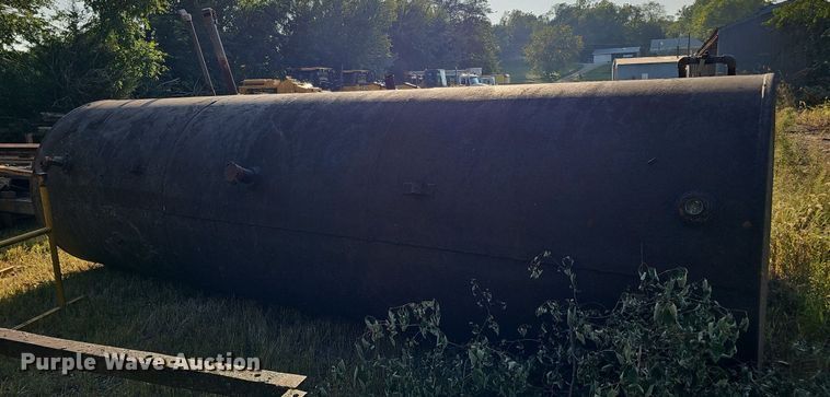 image for item DQ1136 (2) fuel tanks