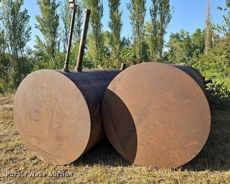 image for item DQ1136 (2) fuel tanks