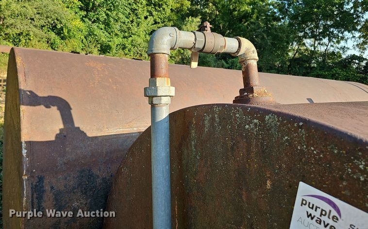 image for item DQ1136 (2) fuel tanks