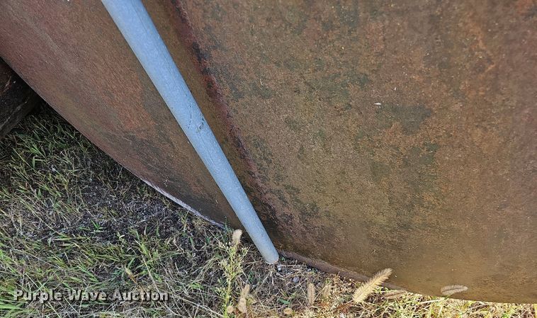 image for item DQ1136 (2) fuel tanks