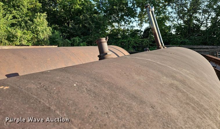 image for item DQ1136 (2) fuel tanks