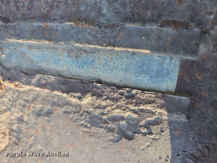 image for item DQ1136 (2) fuel tanks