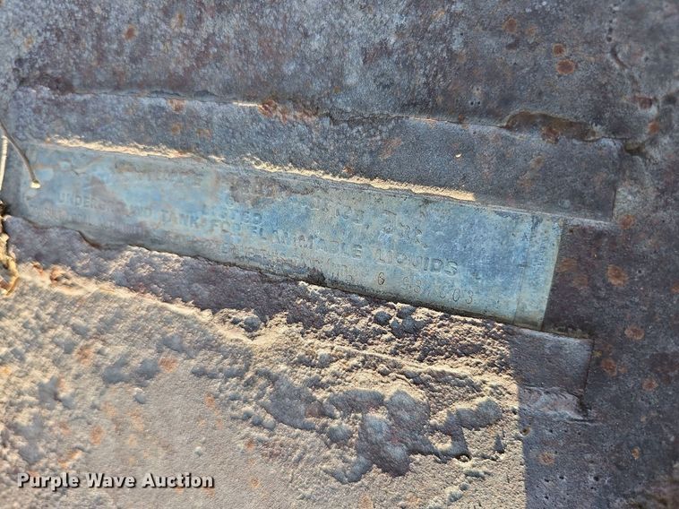 image for item DQ1136 (2) fuel tanks