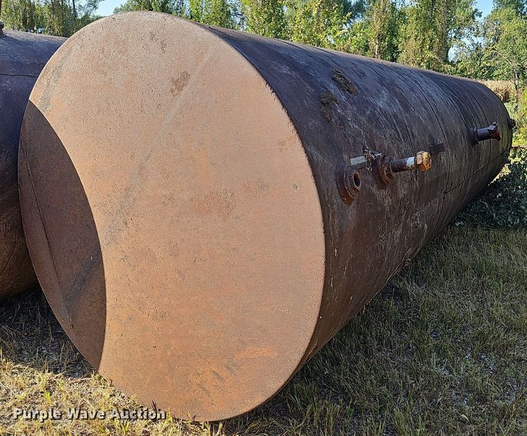 image for item DQ1136 (2) fuel tanks