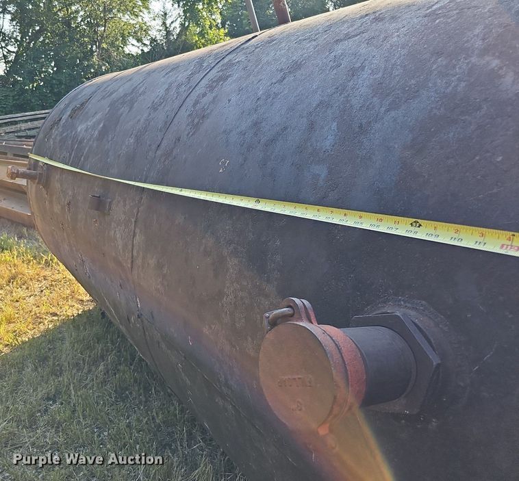 image for item DQ1136 (2) fuel tanks