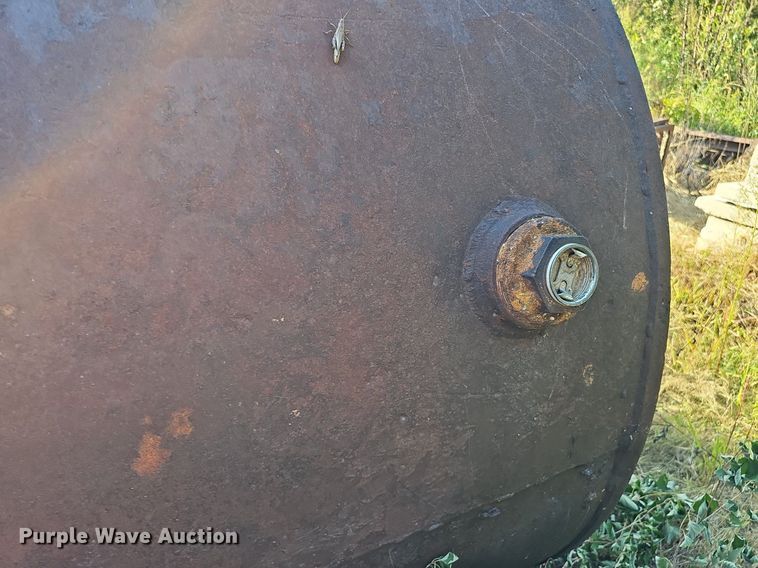 image for item DQ1136 (2) fuel tanks