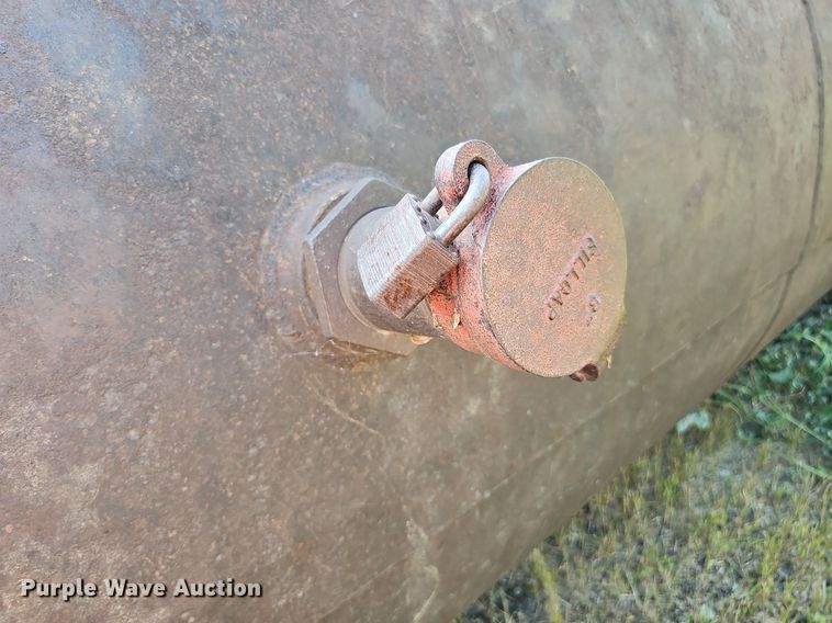 image for item DQ1136 (2) fuel tanks