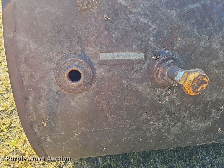 image for item DQ1136 (2) fuel tanks