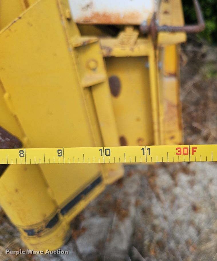 image for item DQ1141 Gamaco Console C450  bridge deck finish machine