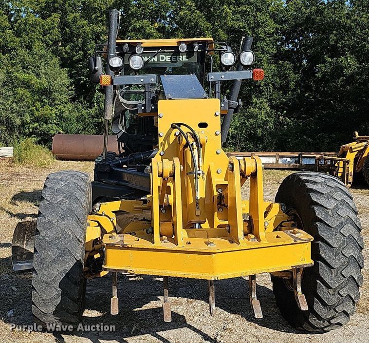 image for item DQ1142 2010 John Deere 672G  motor grader