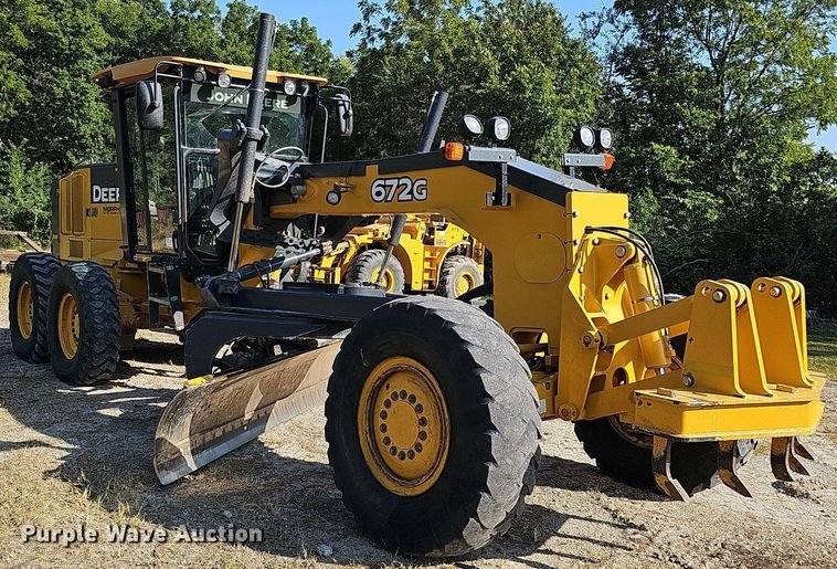 image for item DQ1142 2010 John Deere 672G  motor grader