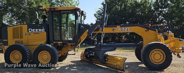 image for item DQ1142 2010 John Deere 672G  motor grader