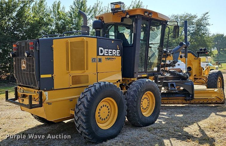 image for item DQ1142 2010 John Deere 672G  motor grader