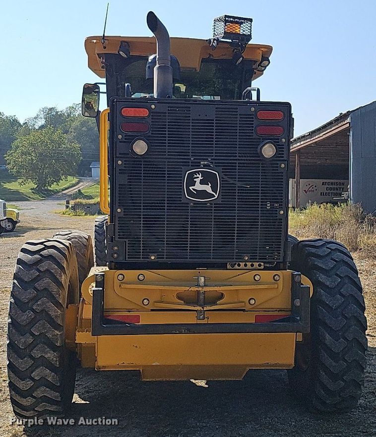 image for item DQ1142 2010 John Deere 672G  motor grader