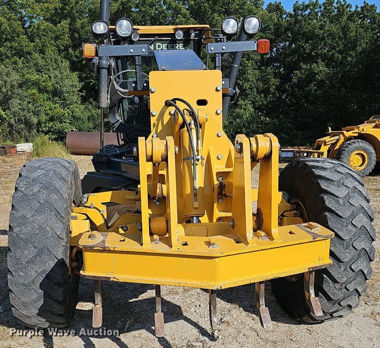 image for item DQ1142 2010 John Deere 672G  motor grader